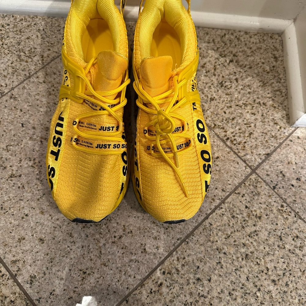 Men’s running shoes size 40